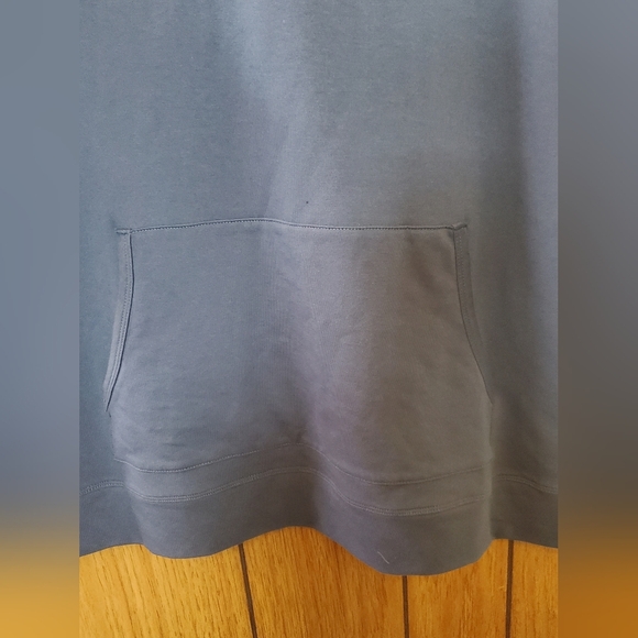 J Jill Fit Periwinkle short sleeve hoodie w/ kangaroo pocket.   Size M. - Picture 6 of 8